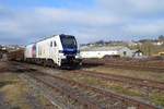 Holzabfuhr am 27.02.2021 aus Arnsberg mit der Stadler Eurodual HHPI 20-01   (159 201-3).